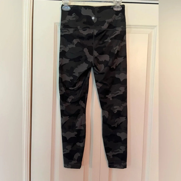 Yogalicious Lux camouflage leggings. Size small. - Picture 2 of 5